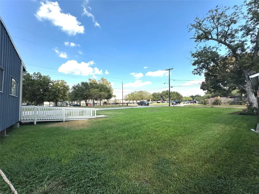 108 Santa Fe, Wharton, TX 77488 - Image #3