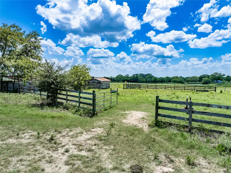 1466 County Road 253, Weimar, TX 78962 - Image #3