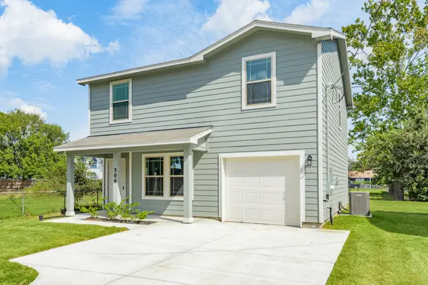 306 N Orange Street, Sweeny, TX 77480