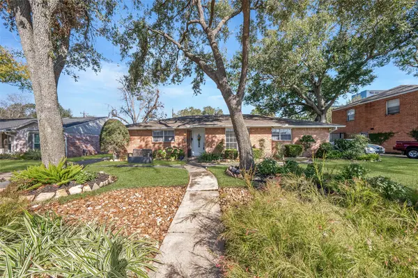 10618 Wickersham Lane, Houston, TX 77042