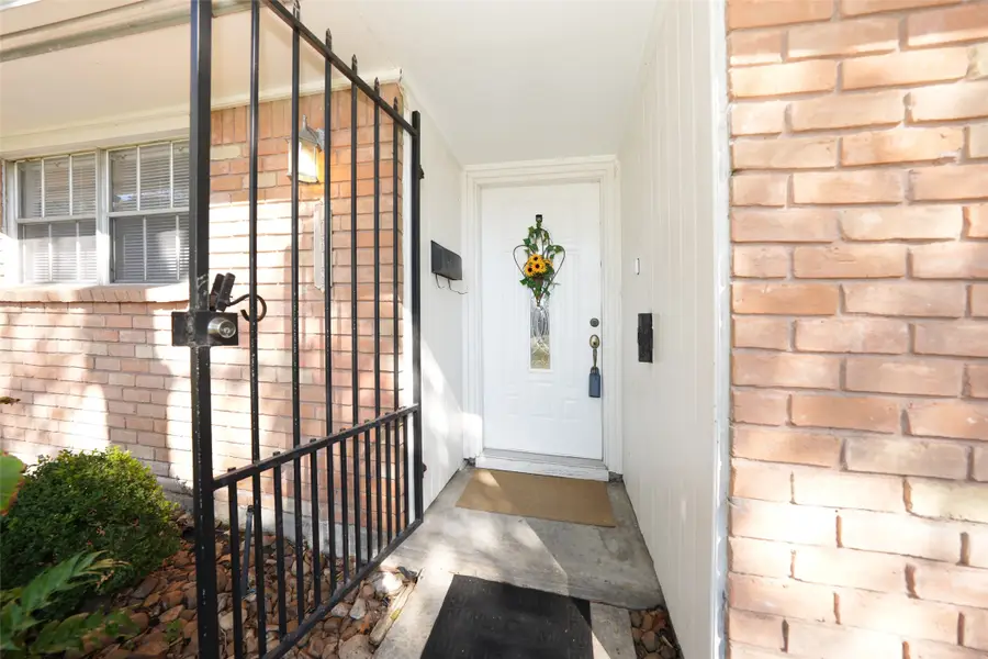 10618 Wickersham Lane, Houston, TX 77042 - Image #2