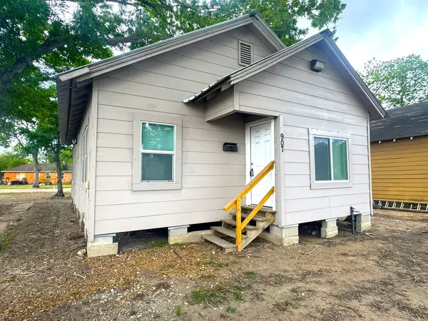 907 E Jackson Street, El Campo, TX 77437