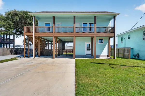 146 Port Avenue, Rockport, TX 78382