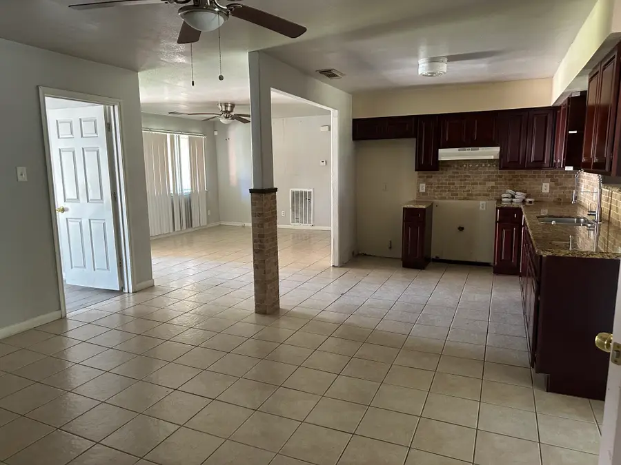 930 S Utah Street, La Porte, TX 77571 - #2