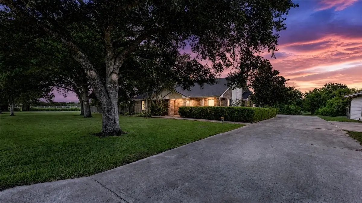 17202 N Main Street, Alvin, TX 77511 - #1