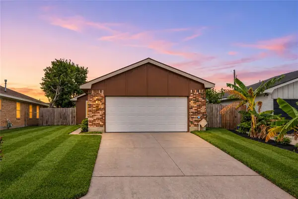 5918 Maco Street, Galveston, TX 77551