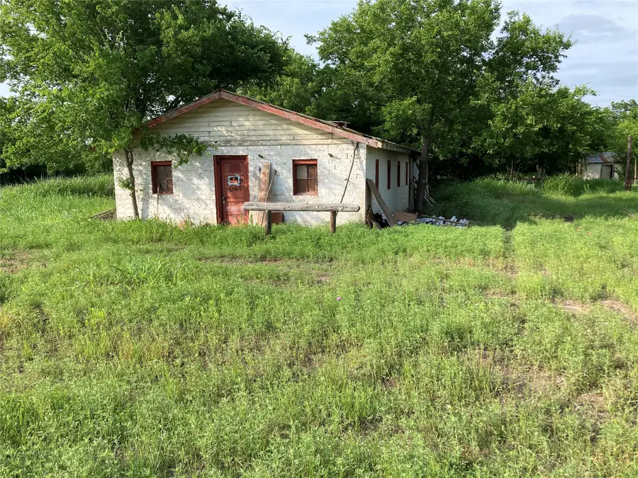 205 S Prairie Avenue, Petrolia, TX 76377 - #2