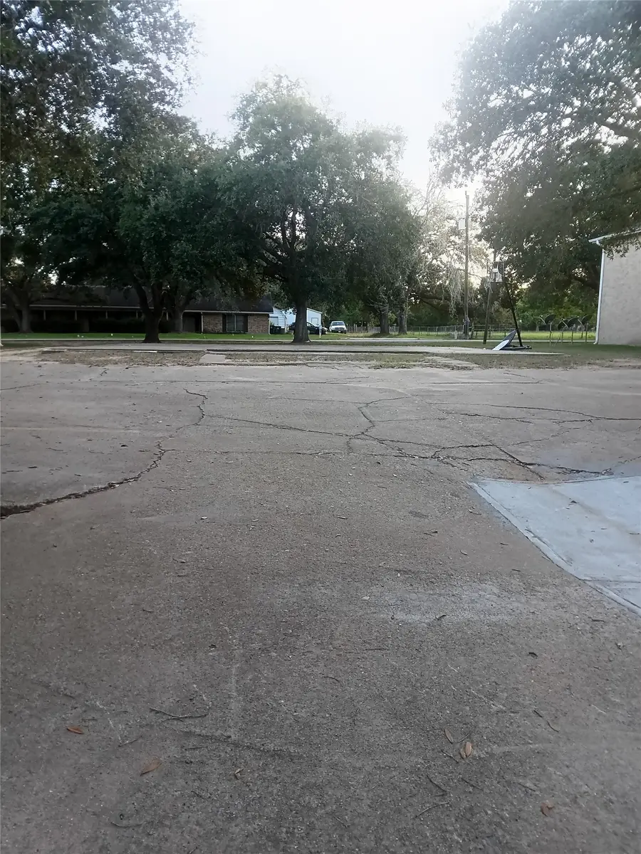 1004 Gunnison Street, Sealy, TX 77474 - #2
