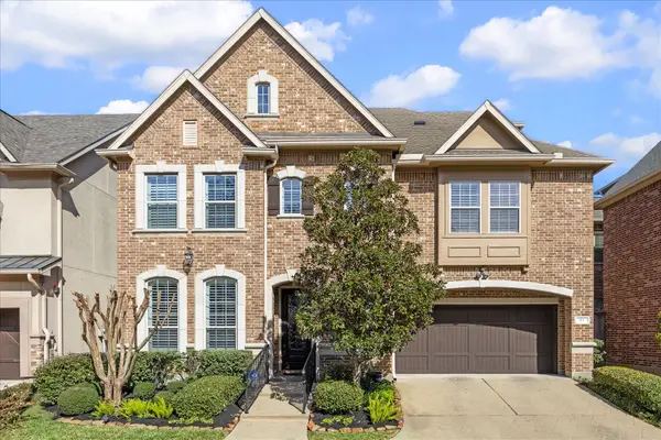 31 Windsor Court, Spring Valley Village, TX 77055