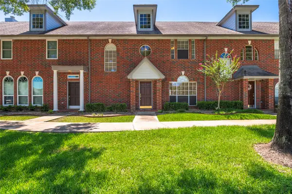 1287 El Camino Village Drive, Webster, TX 77058