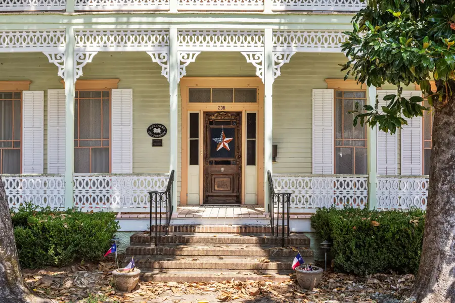 236 Preston Street, Columbus, TX 78934 - Image #2