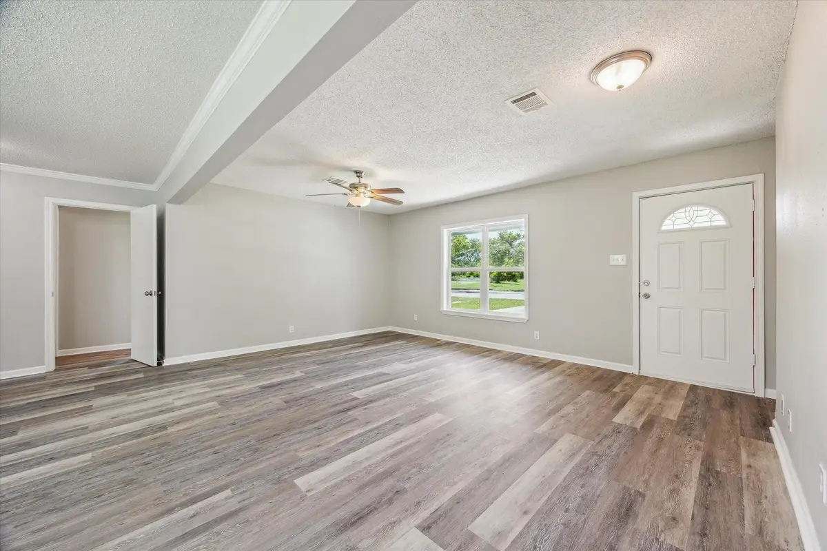 210 Laurel Street, Lake Jackson, TX 77566 - Image #1