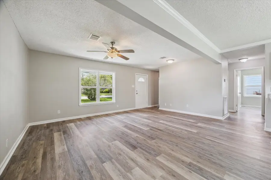 210 Laurel Street, Lake Jackson, TX 77566 - Image #3