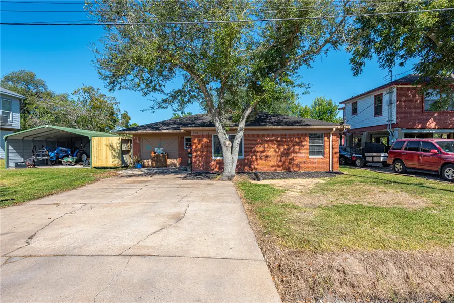 8010 Meadowbrook Drive, Hitchcock, TX 77563 - Image #2