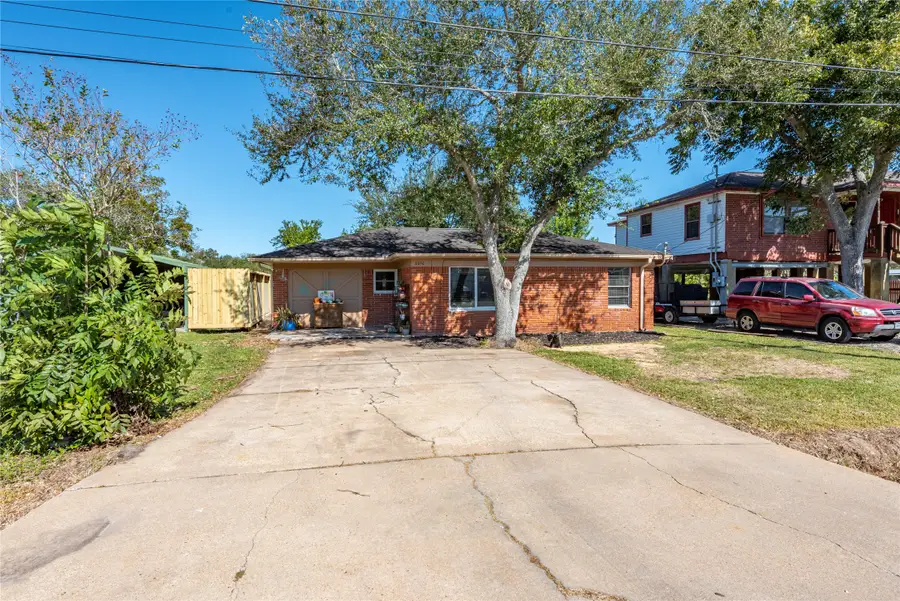 8010 Meadowbrook Drive, Hitchcock, TX 77563 - Image #3