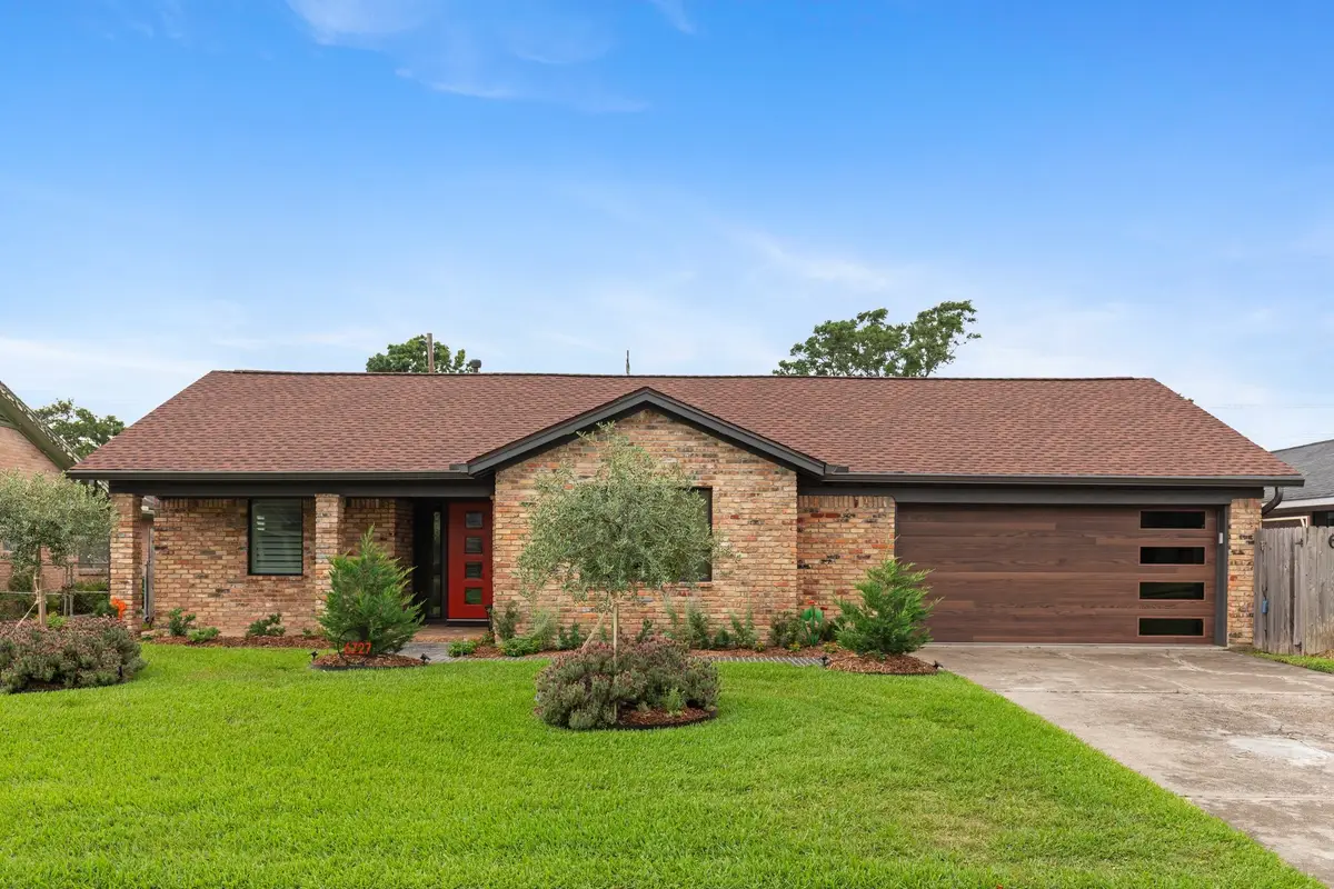 6727 Lindyann Lane, Houston, TX 77008 - Image #1