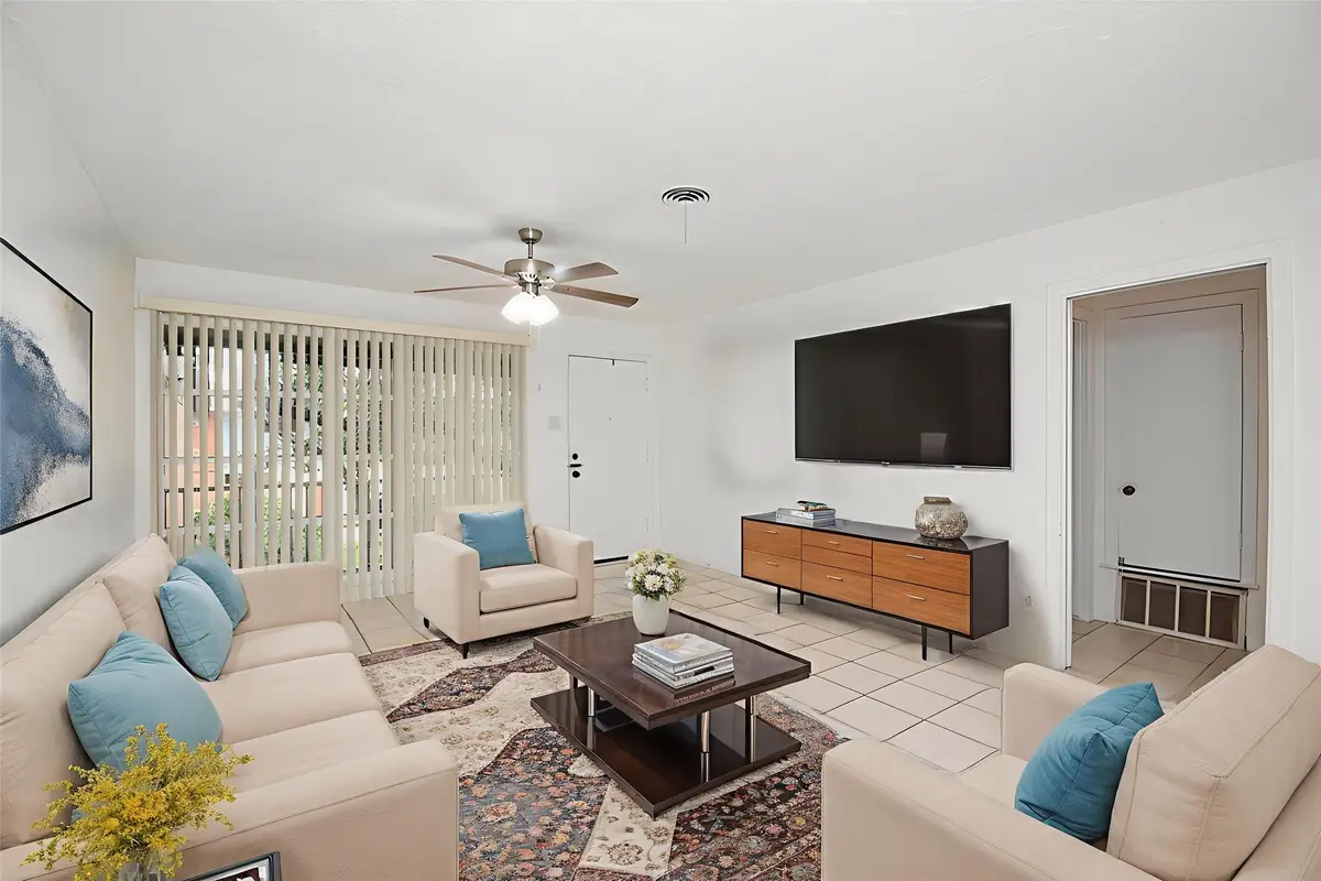 5542 Holly Street #207, Houston, TX 77081 - Image #1