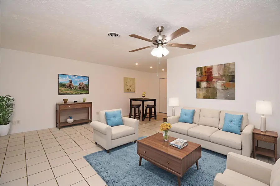 5542 Holly Street #207, Houston, TX 77081 - Image #2