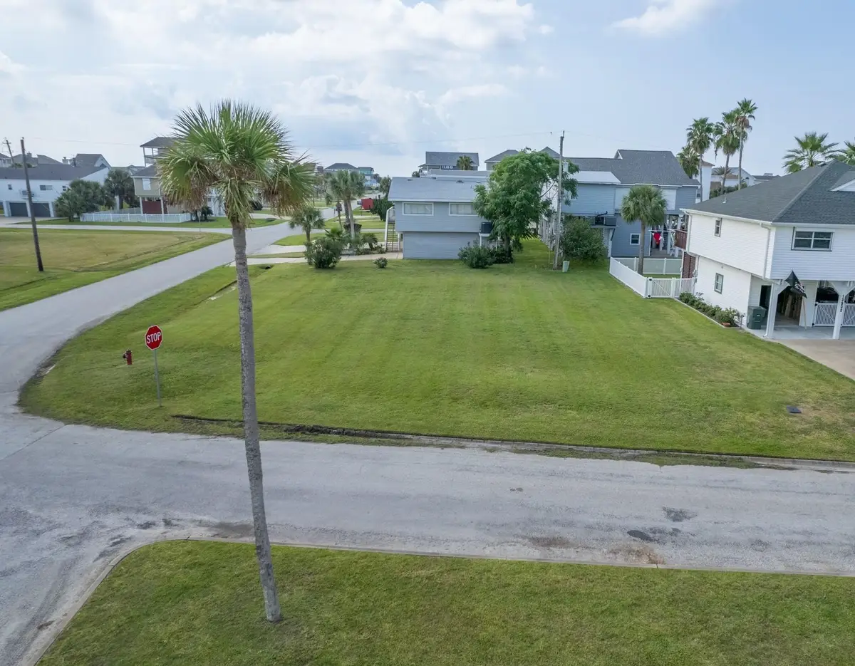 13903 Pirates Beach Boulevard, Galveston, TX 77554 - Image #1