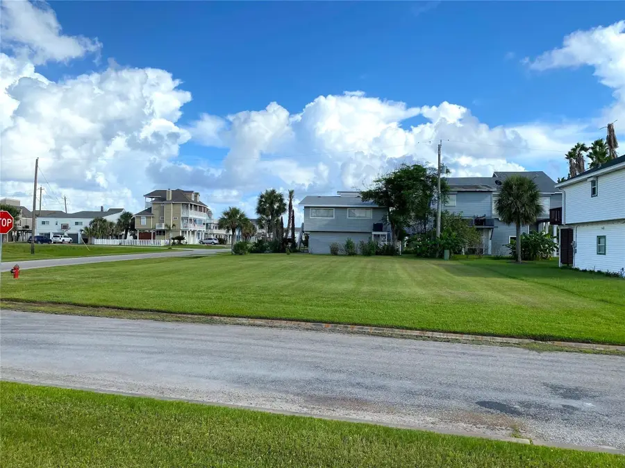13903 Pirates Beach Boulevard, Galveston, TX 77554 - Image #3
