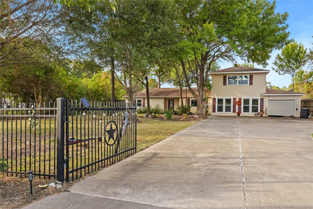 1014 E Canal Road, Highlands, TX 77562 - Image #1