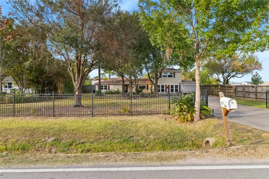 1014 E Canal Road, Highlands, TX 77562 - Image #2