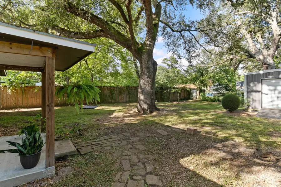 232 Laurel Street, Lake Jackson, TX 77566 - Image #2