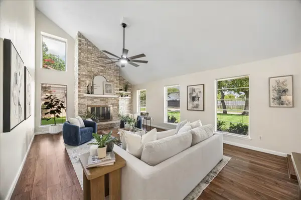 813 Lakeview Drive, Sugar Land, TX 77498