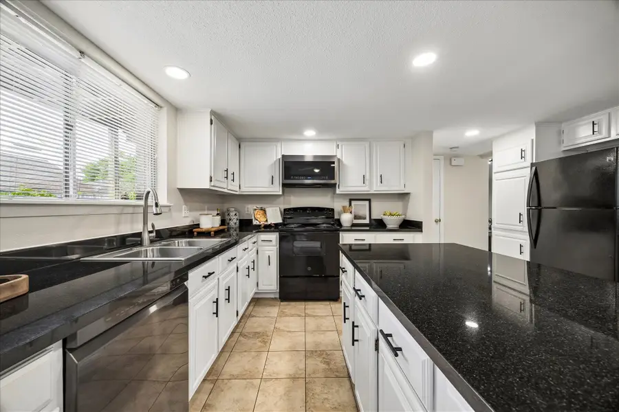 813 Lakeview Drive, Sugar Land, TX 77498 - #2