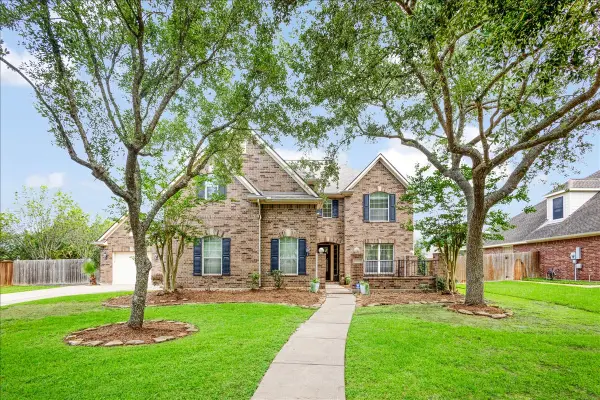 2902 Autumn Crest Drive, Friendswood, TX 77546