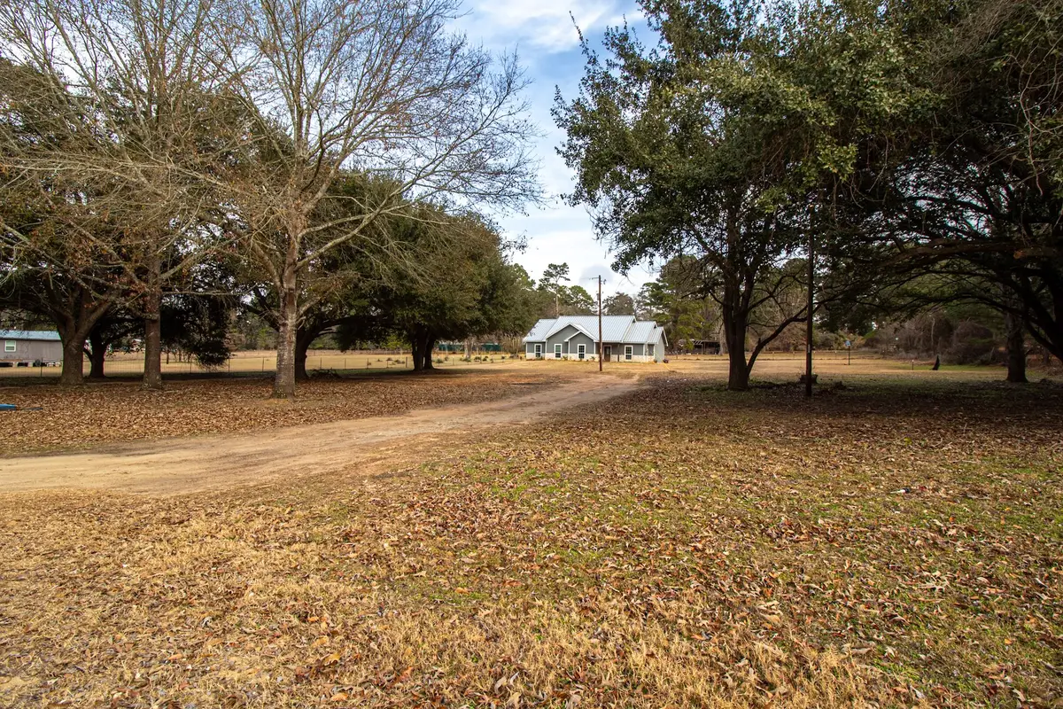 365 Running Deer Road, Grapeland, TX 75844 - Image #1