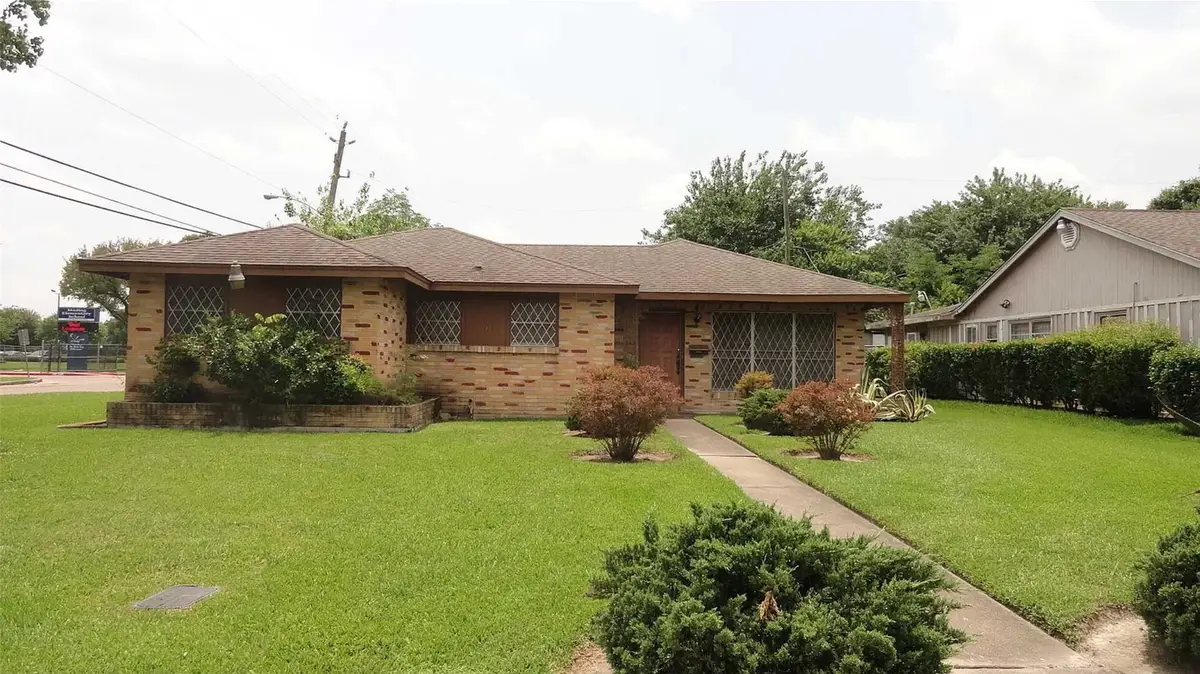 5874 Thrush Drive, Houston, TX 77033 - #1