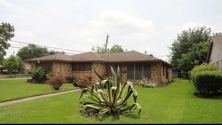 5874 Thrush Drive, Houston, TX 77033 - #2