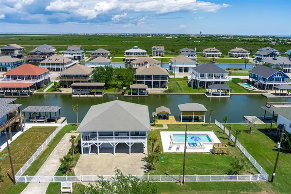 1140 Waterways Drive, Crystal Beach, TX 77650