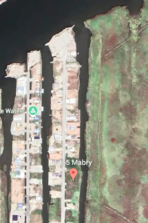 1455 Mabry Street, Gilchrist, TX 77617