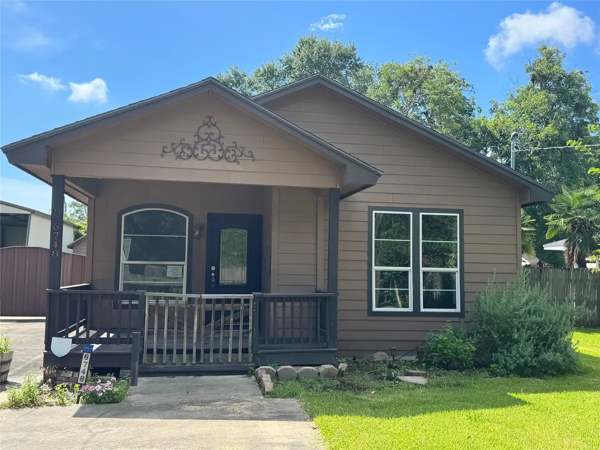 6748 Jefferson Boulevard, Groves, TX 77619 - Image #1