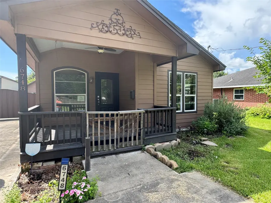 6748 Jefferson Boulevard, Groves, TX 77619 - Image #2