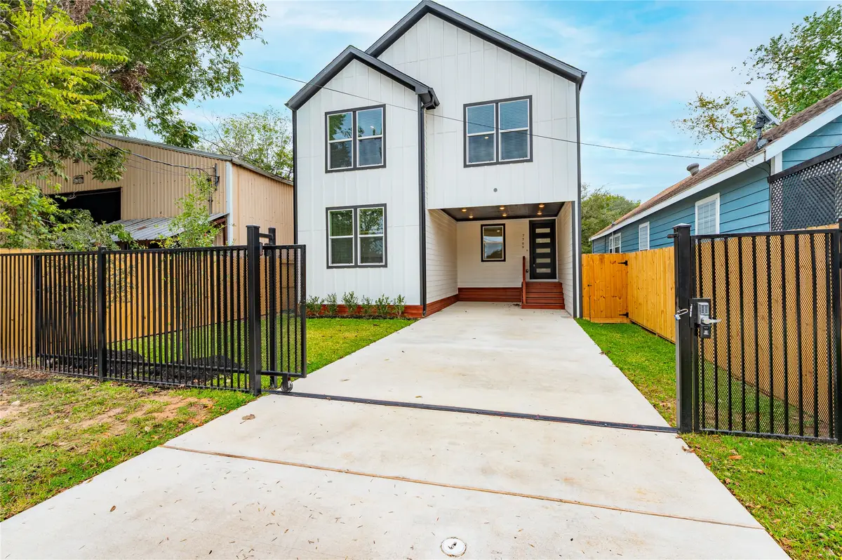 7709 Avenue L, Houston, TX 77012 - Image #1