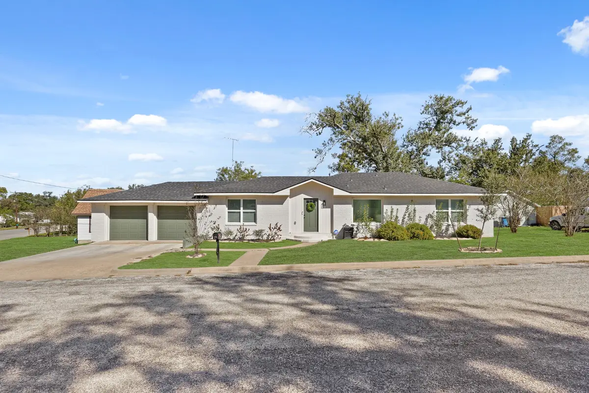 712 E Kuehn Street, Bellville, TX 77418 - Image #1