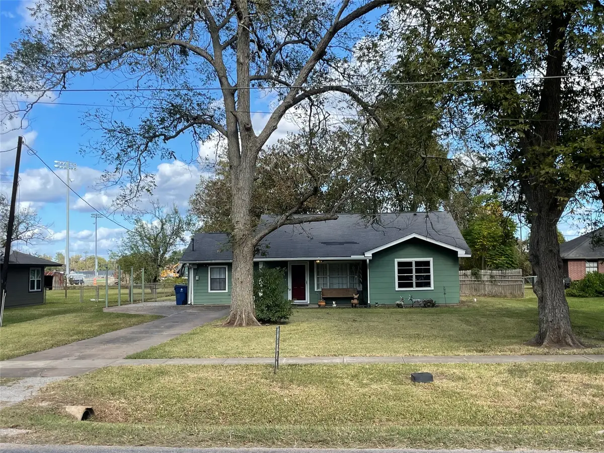 1004 Elm, Sweeny, TX 77480 - Image #1