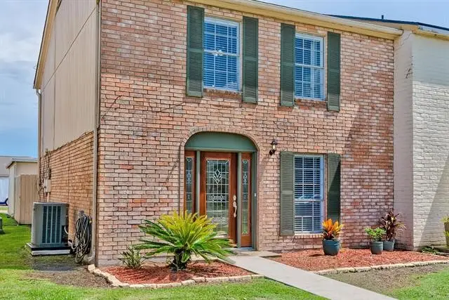 525 Longmeadow Street, Beaumont, TX 77707 - #1