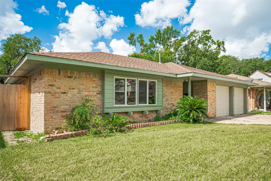 10659 Hazelhurst Drive, Houston, TX 77043 - Image #3