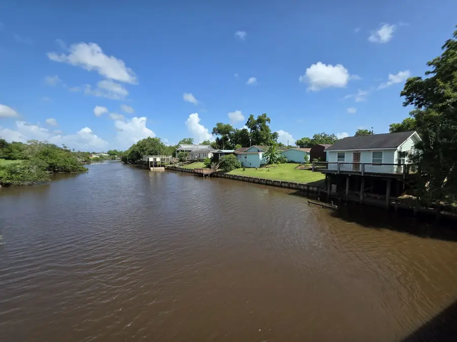 354 Sir Lancelot Drive N, Sargent, TX 77414 - #2