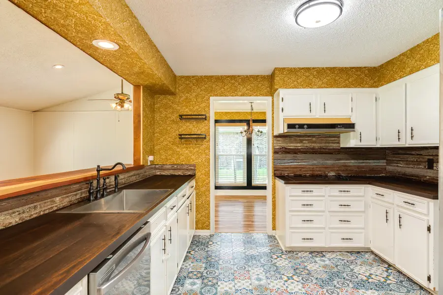 281 Crestview Drive, West Columbia, TX 77486 - #3