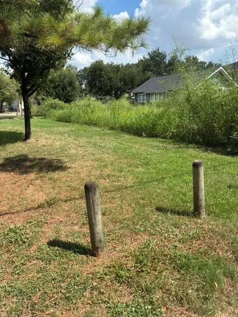1143 Yale Street, Hockley, TX 77008