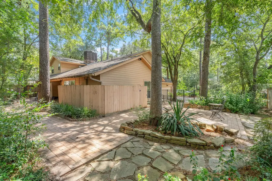 2 Crescent Falls Court, The Woodlands, TX 77381 - Image #3
