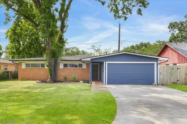 1865 Dolphin Drive, Seabrook, TX 77586