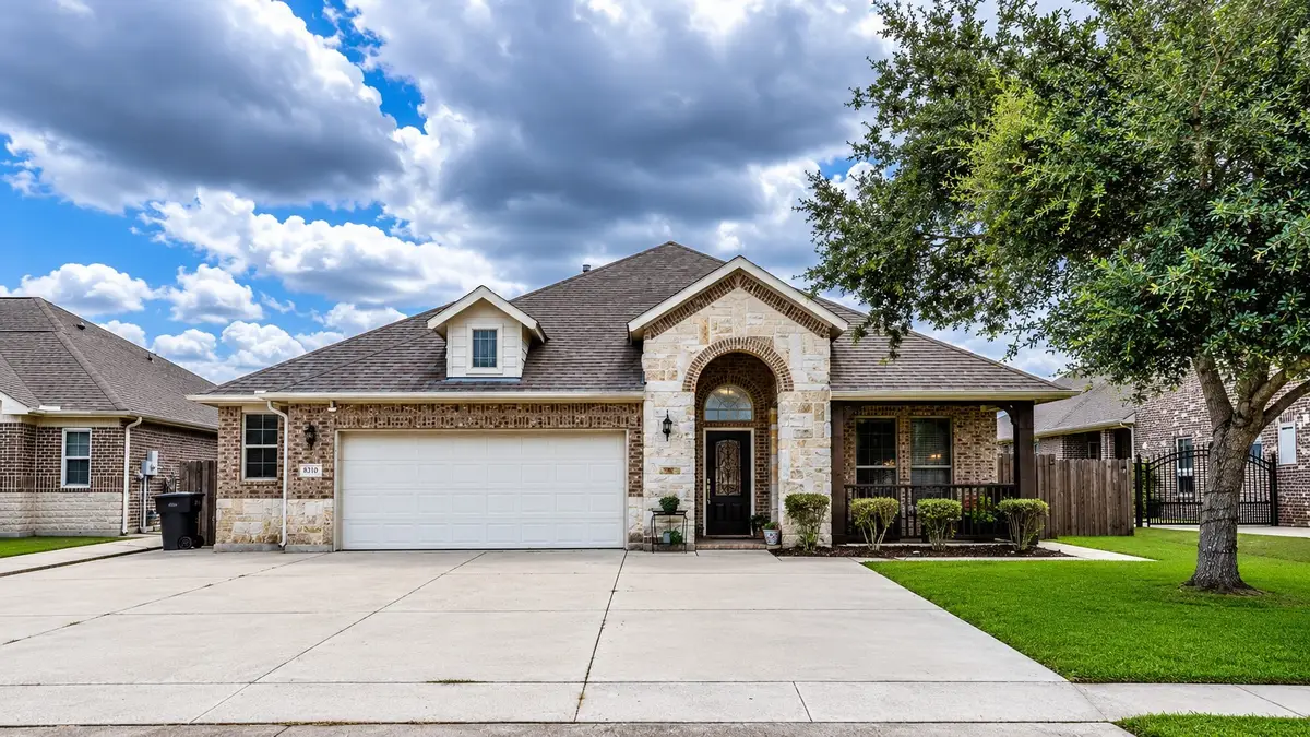 8310 Lake Tahoe Drive, Nederland, TX 77627 - #1