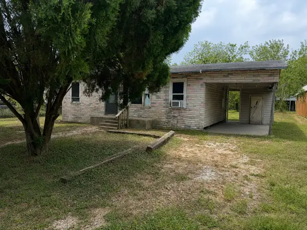 221 Charlotte Drive, Port Lavaca, TX 77979