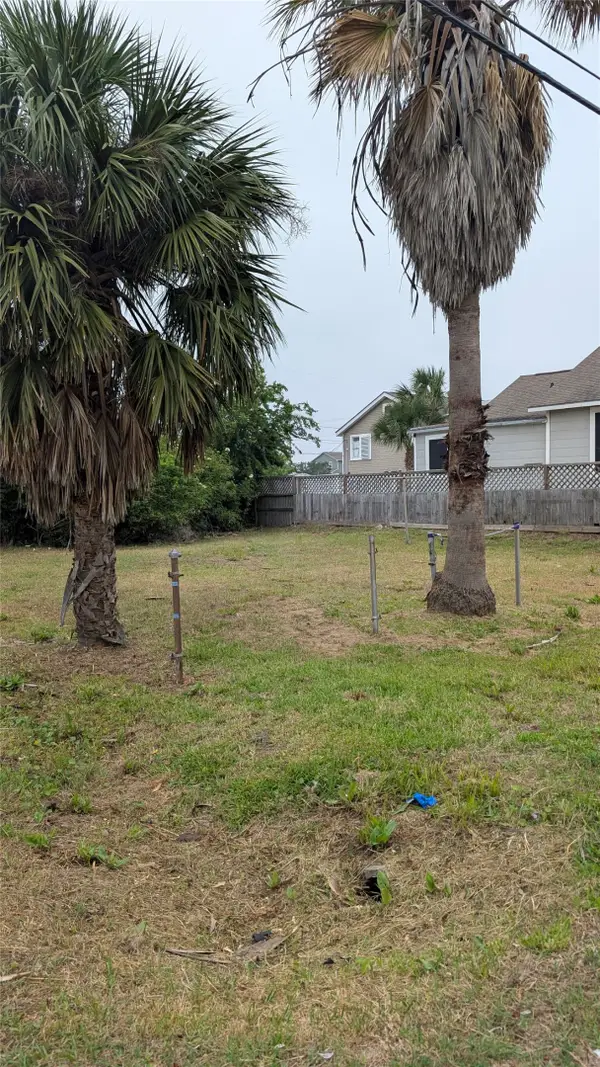 2125 63rd Street, Galveston, TX 77551